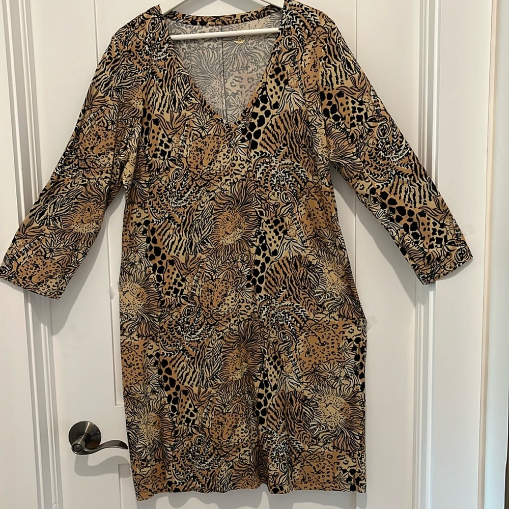 NWT Lilly King of the Jungle print. Never worn size XL. Flattering v-neck.